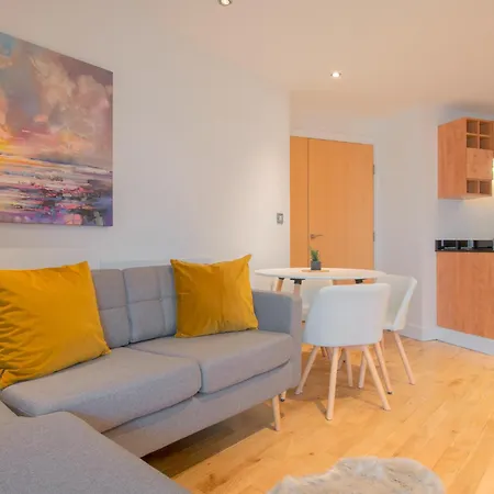 Stunning City Centre Water Views 2 Bed 2 Bath Free Parking Leeds  Exterior photo