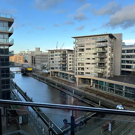 Stunning City Centre Water Views 2 Bed 2 Bath Free Parking Leeds  Exterior photo