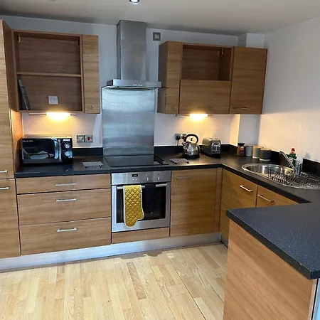 Stunning City Centre Water Views 2 Bed 2 Bath Free Parking Leeds  Exterior photo