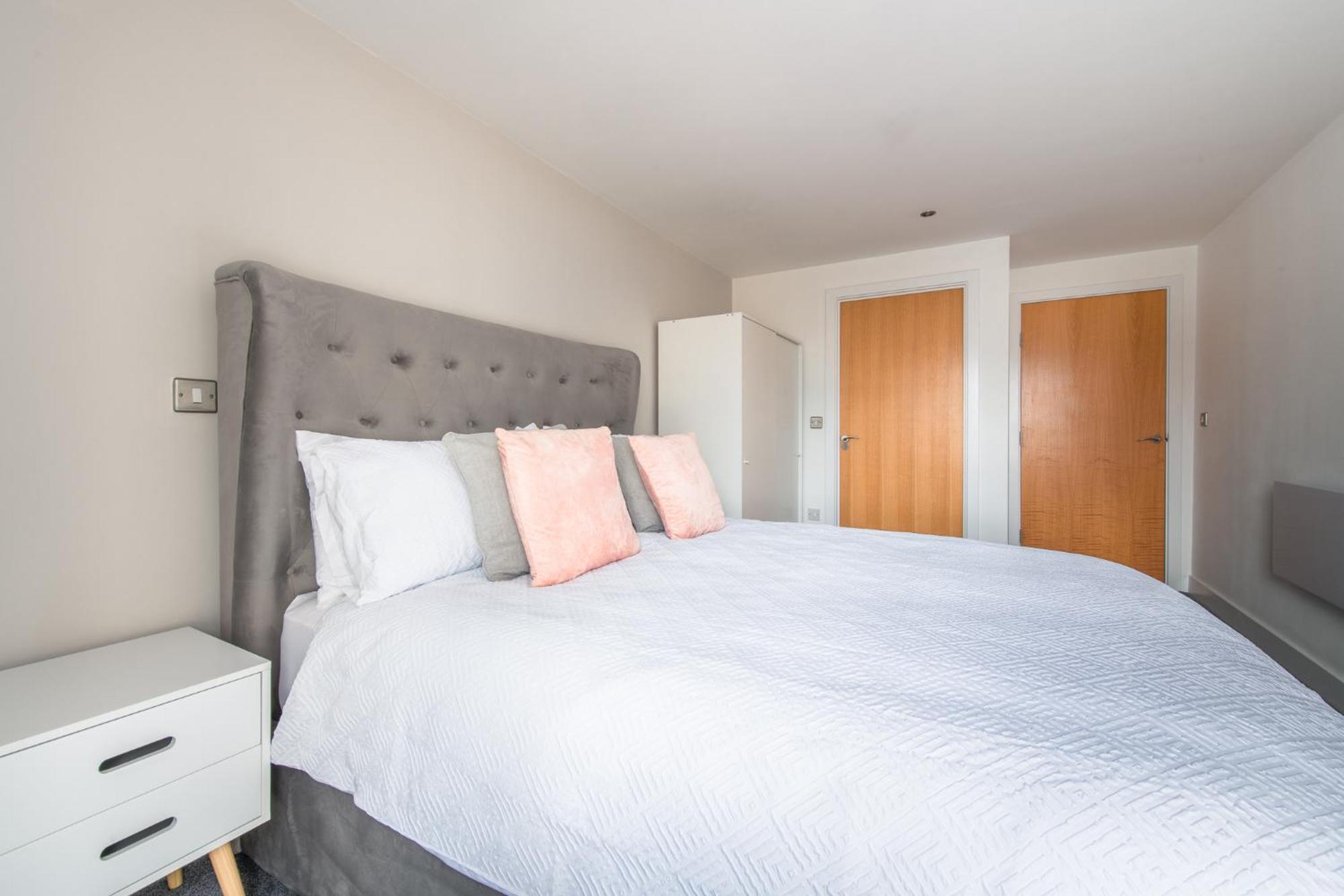 Stunning Centre Water Views 2 Bed 2 Bath Free Parking Appartamento *